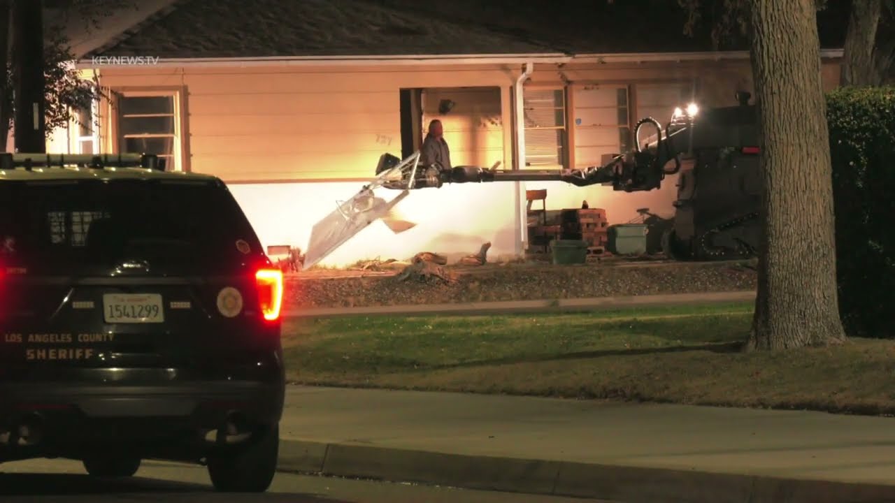 Lancaster, CA Barricaded Probation Officer in Custody After HoursLong