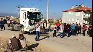 Denizlide Tır Işçi Servisine Çarptı 2Si Ağır 17 Yaralı