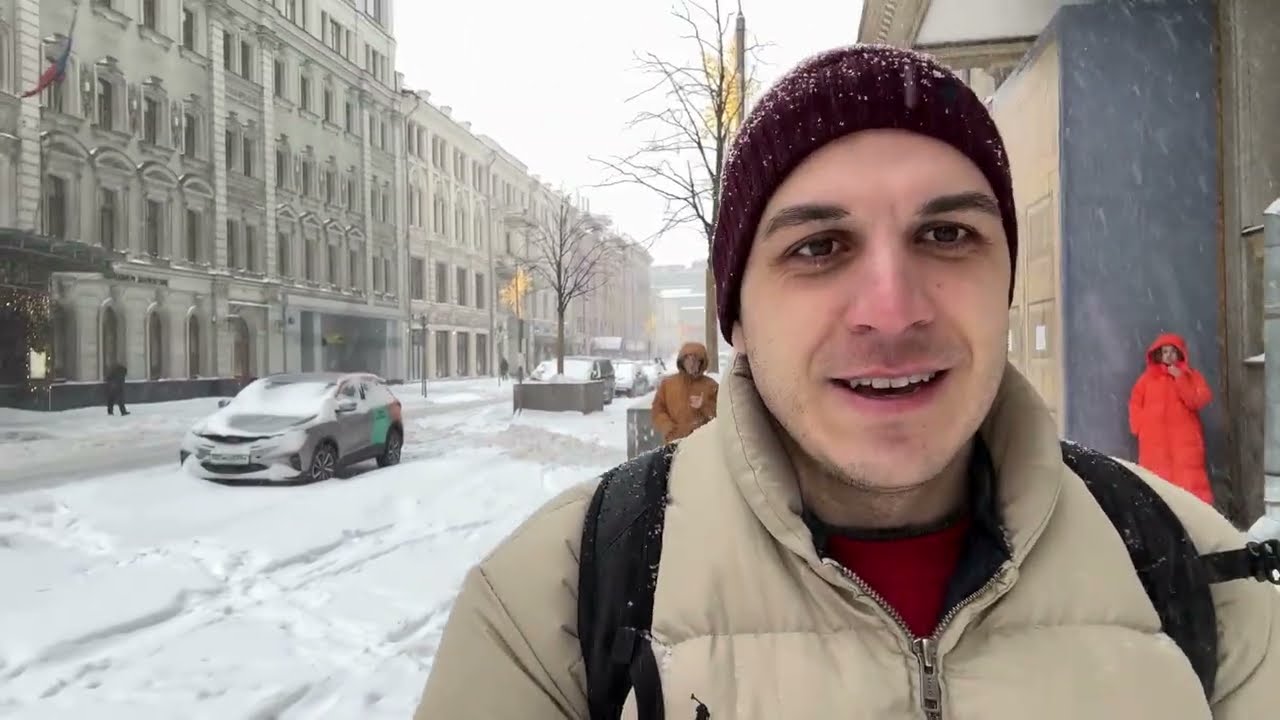 Москва под сильным снегом… Почти слишком красиво