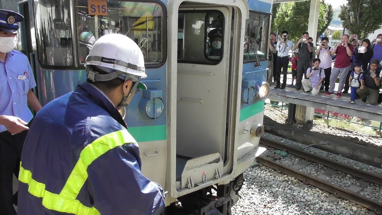 しなの鉄道 115系9両編成運転 上田駅での長野色と初代長野色･湘南色の連結作業 2018年9月23日