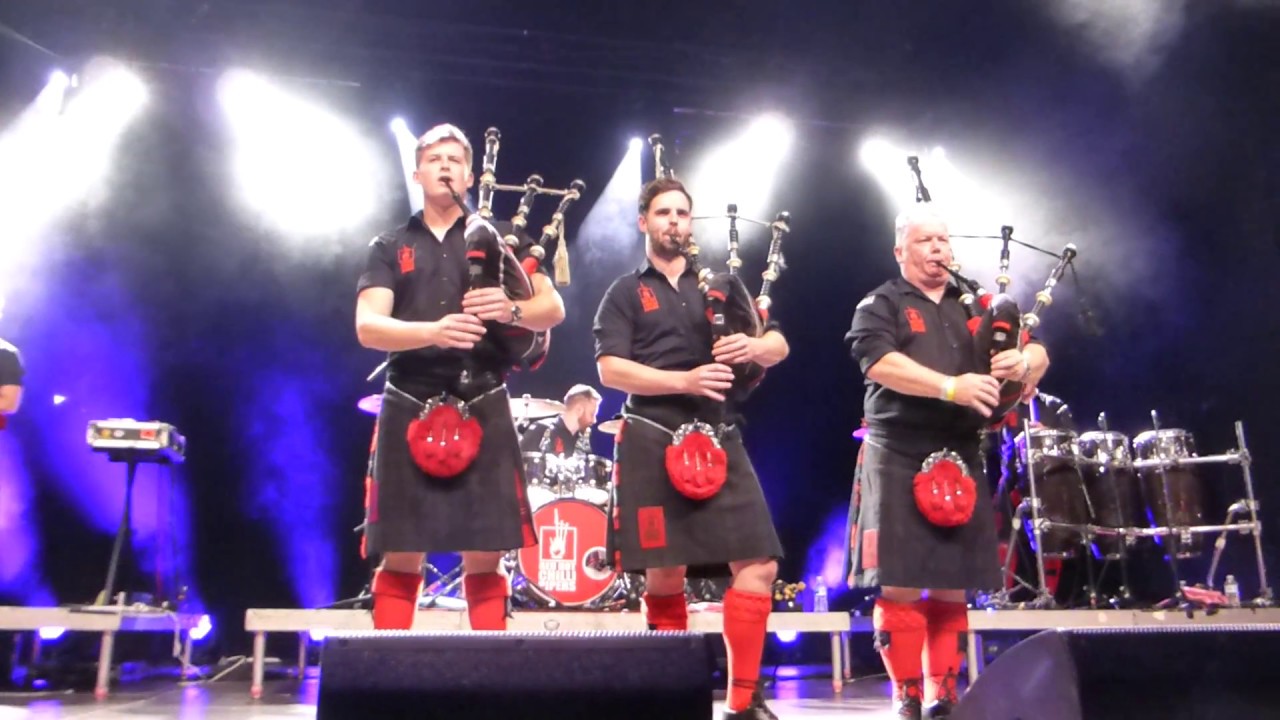 Red Hot Pipers - Thunderstruck - 8.11.16 - YouTube