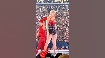 Taylor Swift Forgot Her Mic and It’s Hilarious