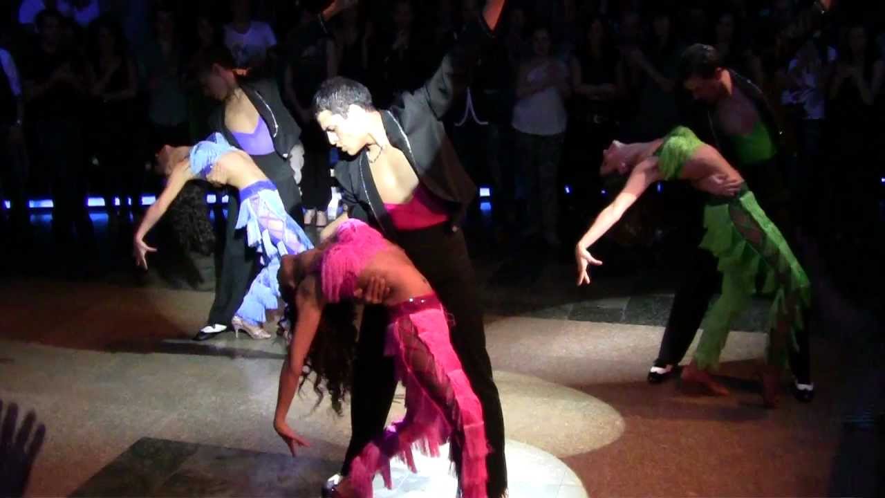 Ran Kan Kan By Adolfo Indacochea y Latin Soul Dancers @ Glass Globe Firenze