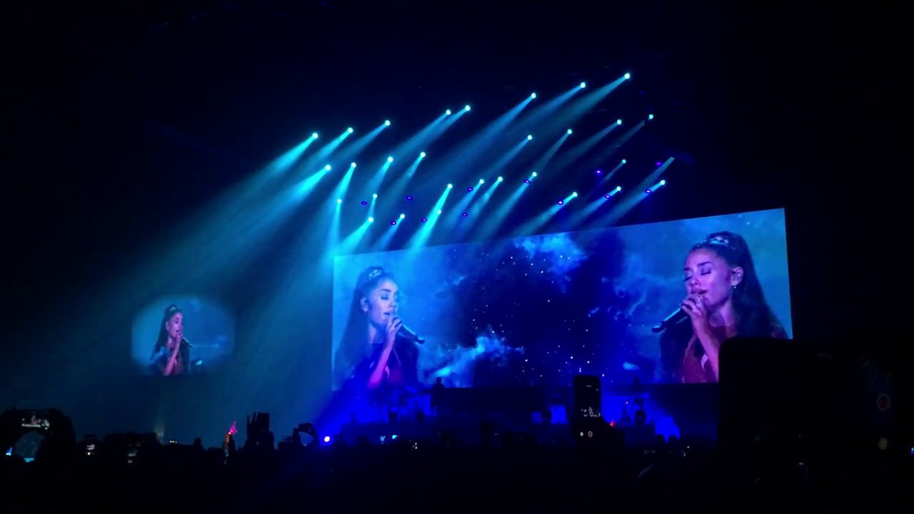 Ariana Grande - Moonlight (Dangerous Woman Tour Hong Kong 2017) [1080p60]