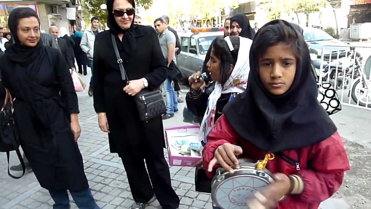 IranYoung Girl Singing In Front Of Jomeh BazarTehra