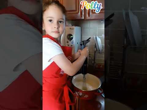 юный повар 😀# Полина осваивает блендер😀