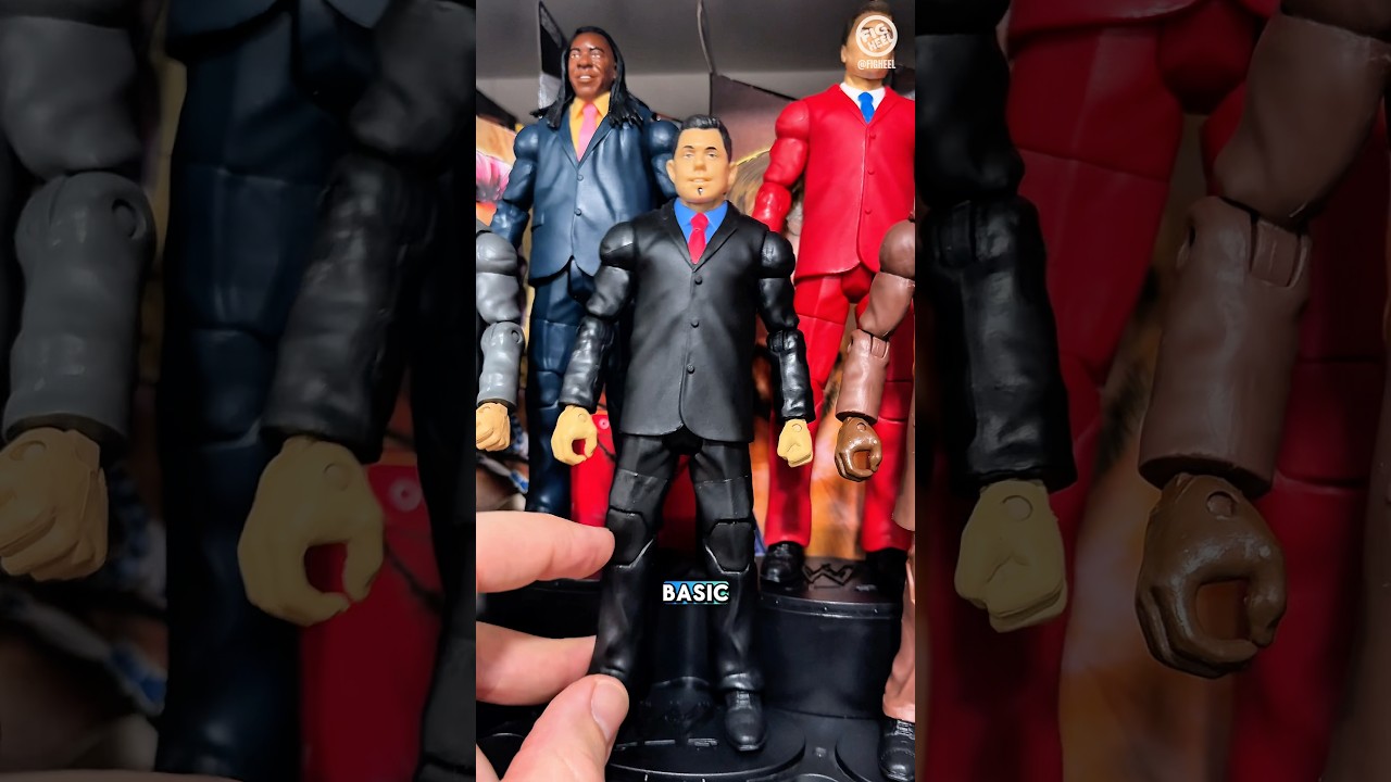 Фигурка Майкла Коула из серии WWE Elite! 