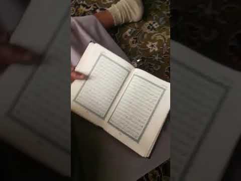 ١٤ أغسطس ٢٠١٨ رجل مسن لا يتمالك نفسه من البكاء عند قراءة القرآن