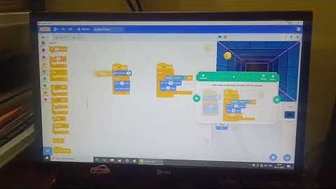 I made a pong game in scratch
