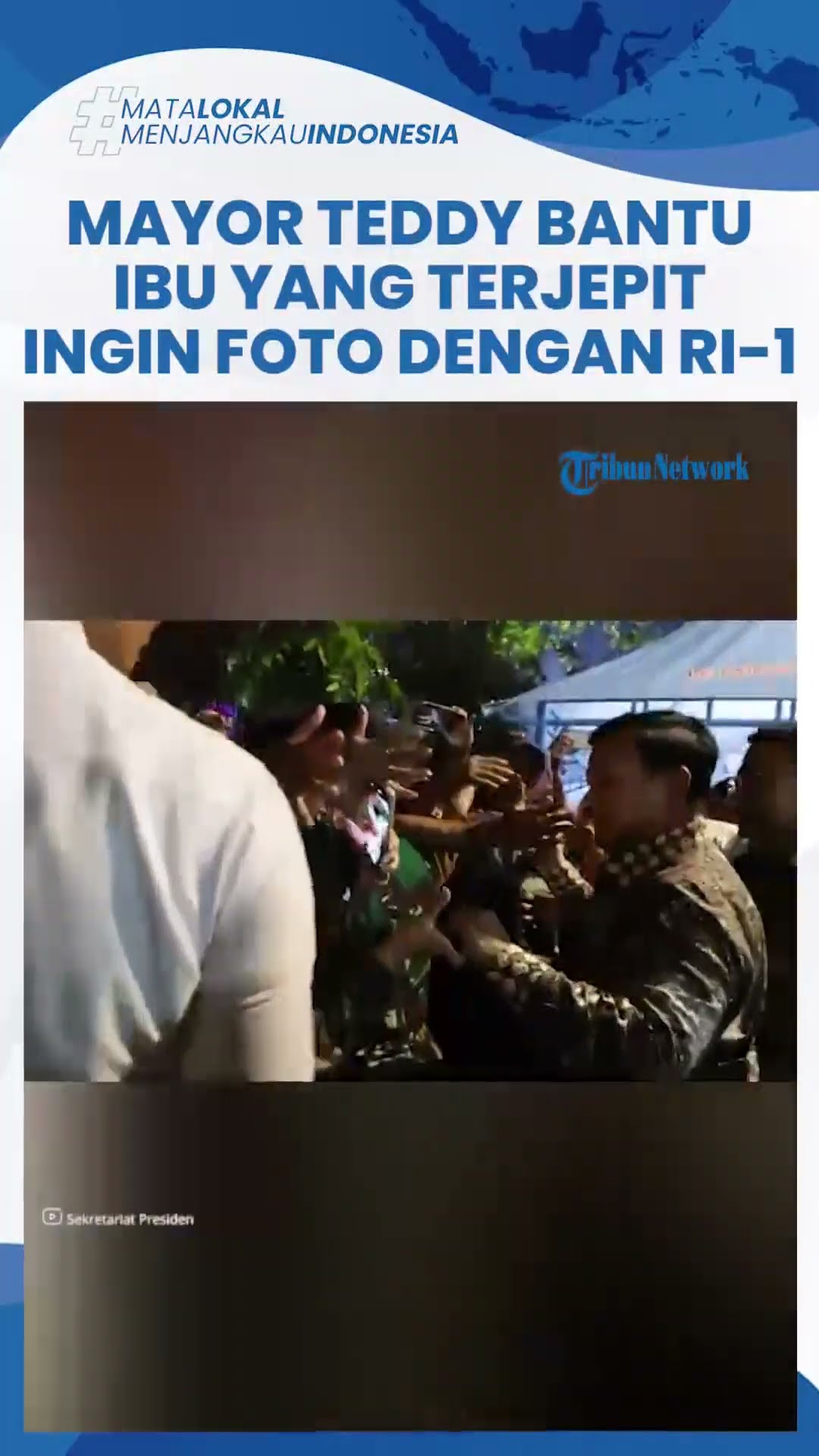 Aksi Sigap Mayor Teddy, Bantu Lansia yang Badannya Terhimpit demi Bisa Foto dengan Prabowo
