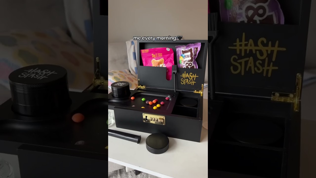 mornings are better with my stshbox 🥰