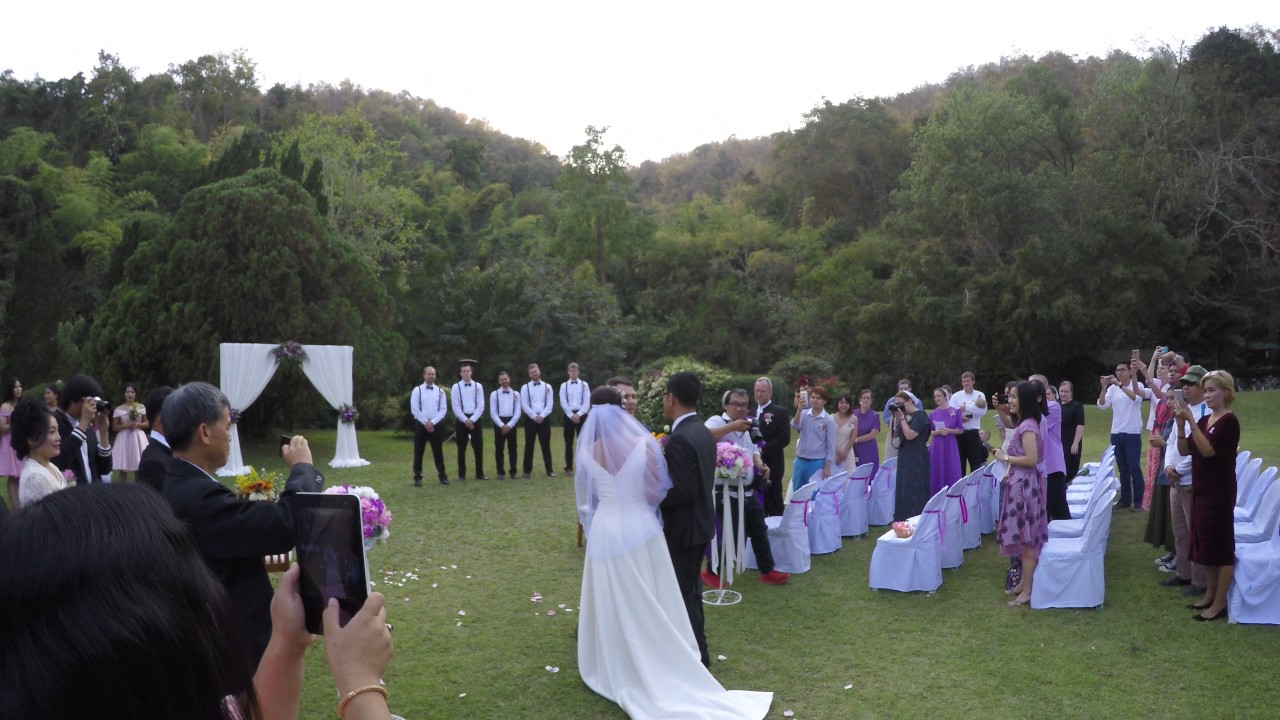 เจ้าสาวกำลังเดินมาแล้ว