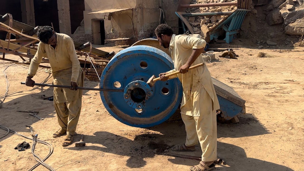 Rock crushing machine repairing - YouTube
