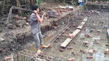 Thi công móng bè trên nền đóng cọc tre