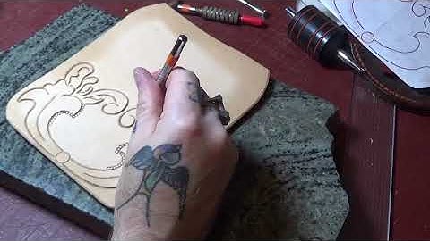 Designing and carving a custom Sheridan leather pattern. Leathercraft.