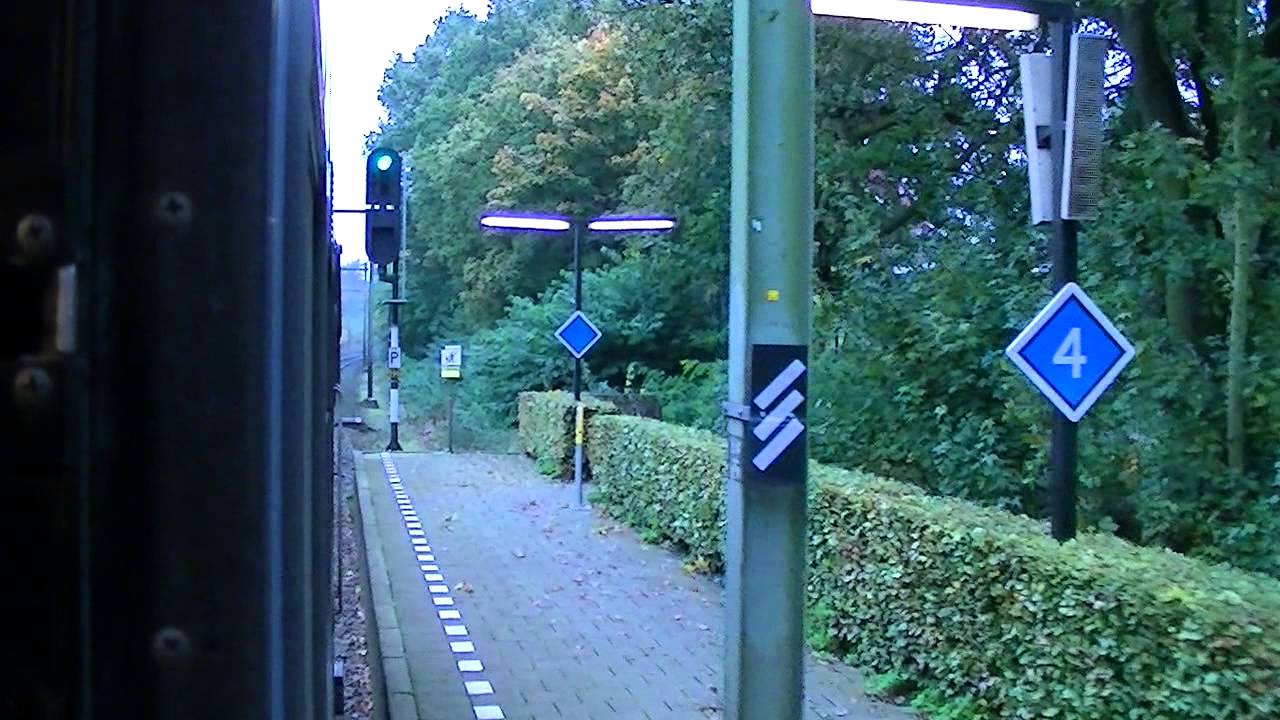 Blaadjes op het spoor; de NS heeft het zwaar