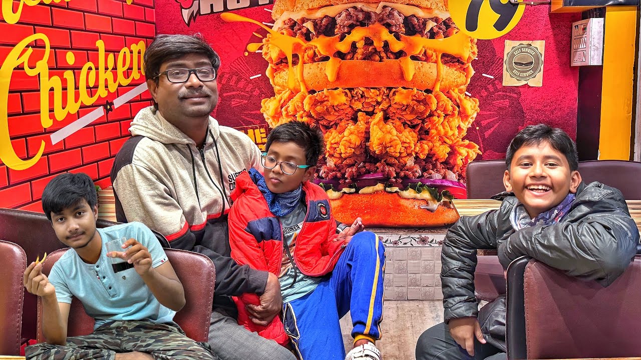 অনেকদিন পর অর্জুন এল ৷ তার পছন্দের জিনিস খাওয়ালাম ৷ সকালে করলাম বেনানাপেপার দিয়ে কুমড়ো ফুলের বড়া