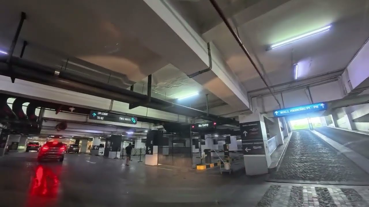 Parkir Mobil di Kemang Village