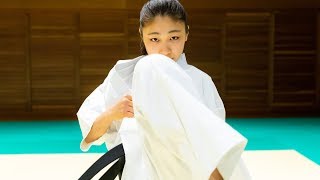 空手女子高生がヒザ蹴りで顔面を狙う！Invisible Knee Kick by a High school Karate girl!