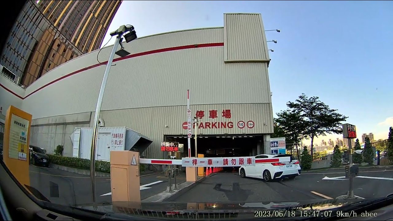 高雄COSTCO好市多北高雄大順店停車場