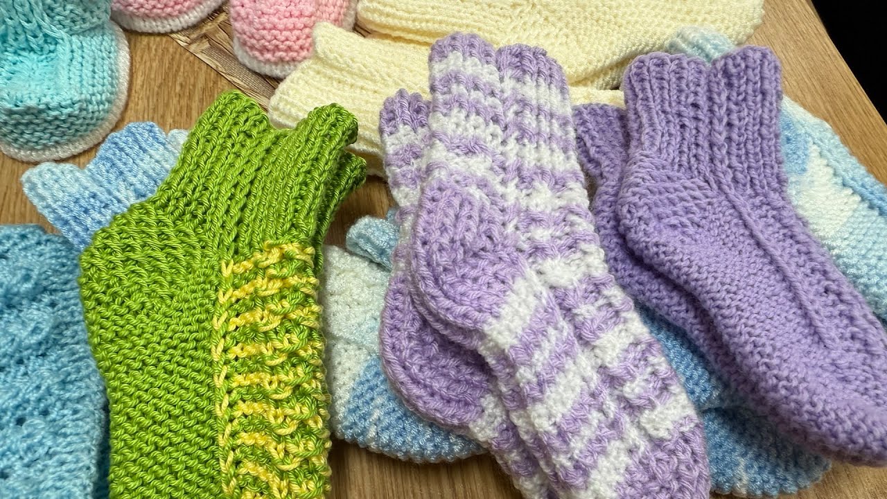 Babičky pletou ponožky pro občánky Bohumína