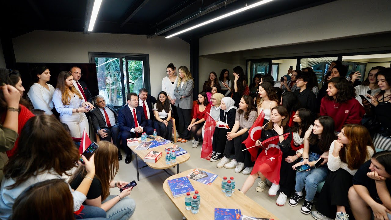 Ekrem İmamoğlu, yeni hizmete açtığı Kız öğrenci yurdunda öğrencilerle dertleşti!