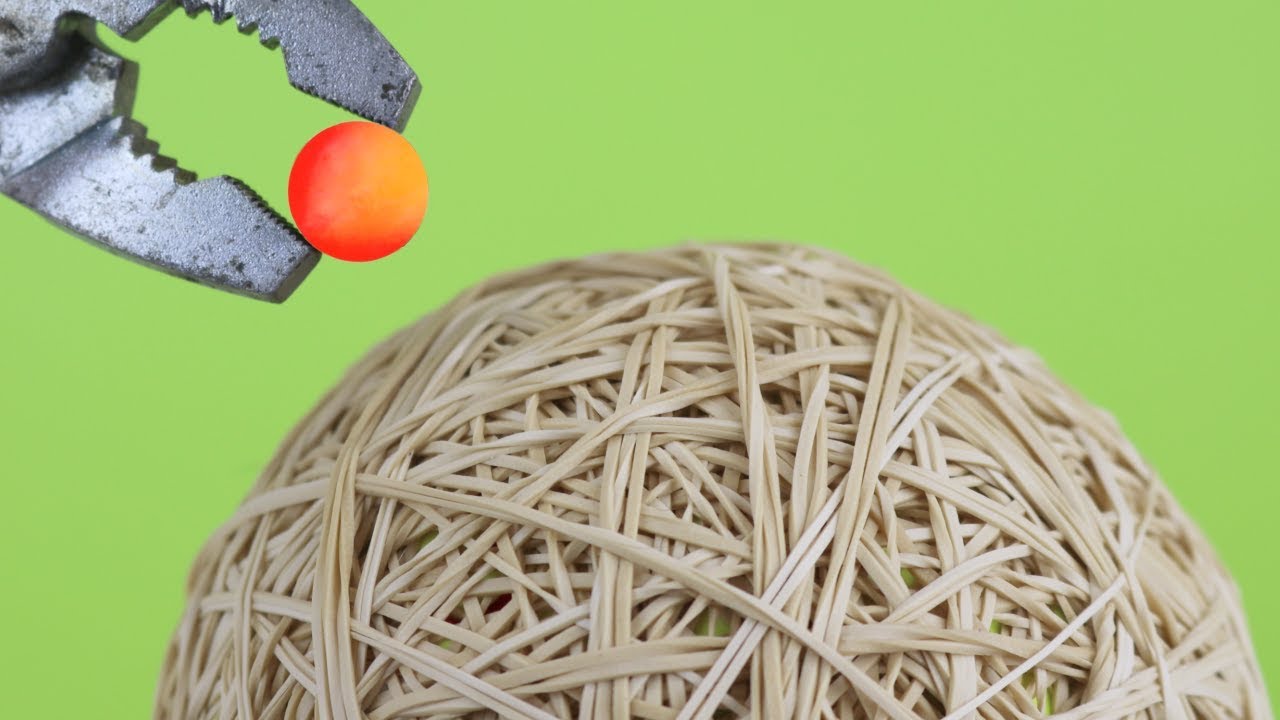 EXPERIMENT 1000 degree Mini METAL BALL vs RUBBER BAND BALL