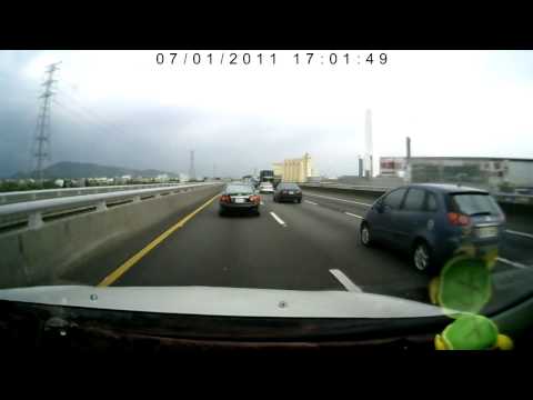 岡山收費站前大車禍 保持安全距離是對的!   YouTube