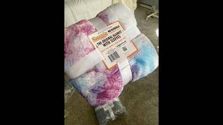 This product from Snuggie ~ Is it really worth it?? ~ #ad #AmazonInfluencer