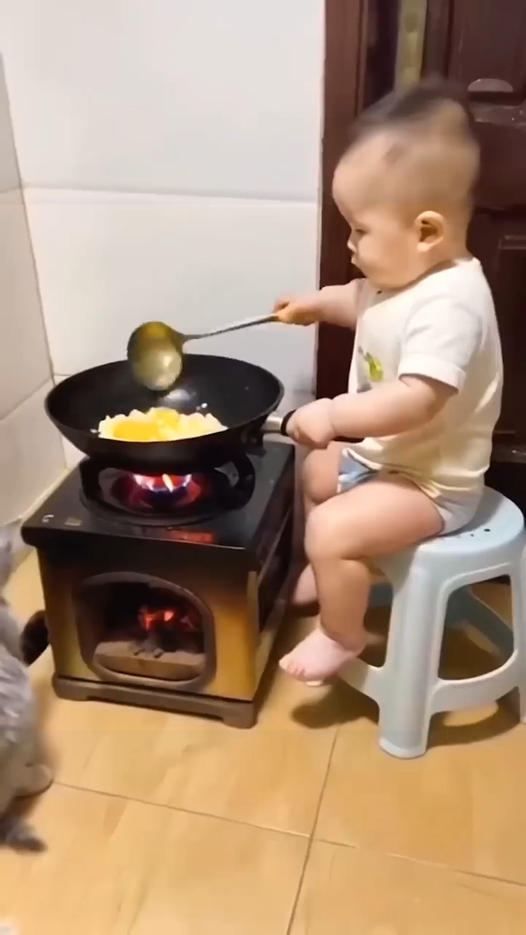 يم يم انا جوعان? (البيبي جوعاان??) #shorts