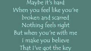 Moves Like Jagger - Maroon 5 ft. Christina Aguilera (Lyrics)