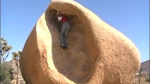 The Womb - Joshua Tree - Bouldering