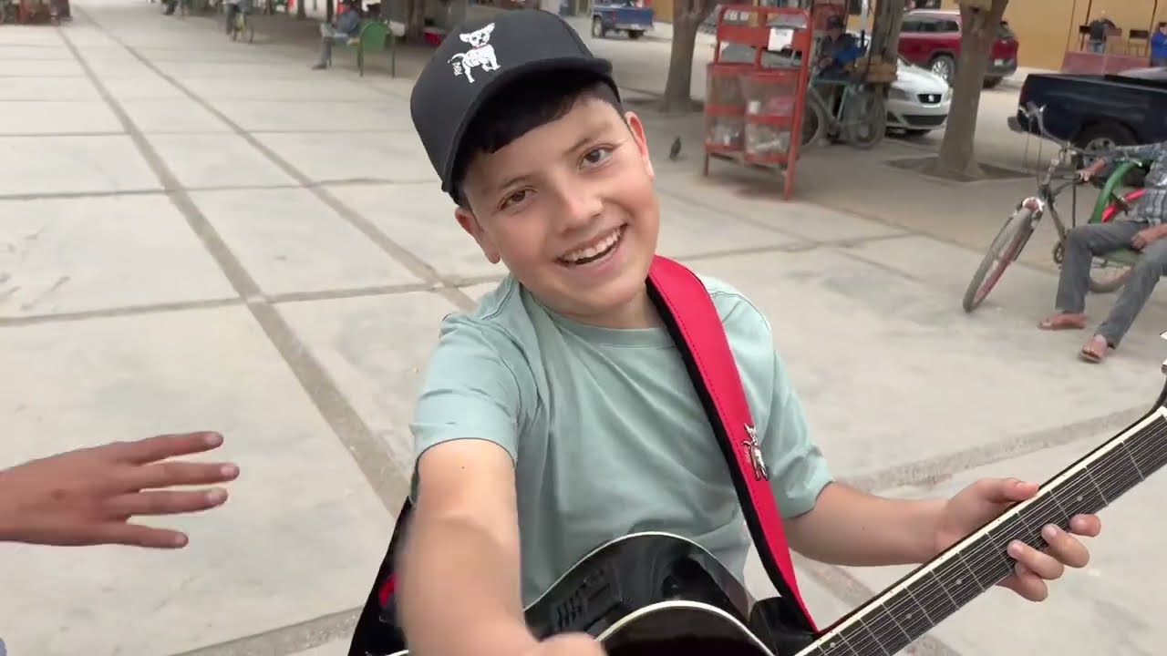 Asi se grab@ en vivo - UNA CANCIÓN EN LA PLAZA DEl PUEBLO