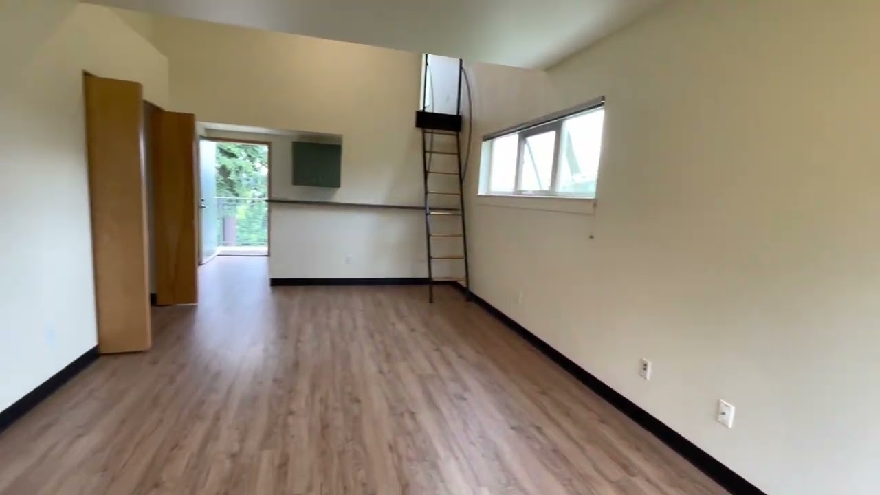 Apt. 2521 (1 Bedroom + Loft & Study Nook, 740sqft)