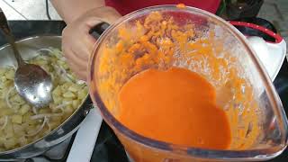 Papas en salsa roja y frijoles refritos