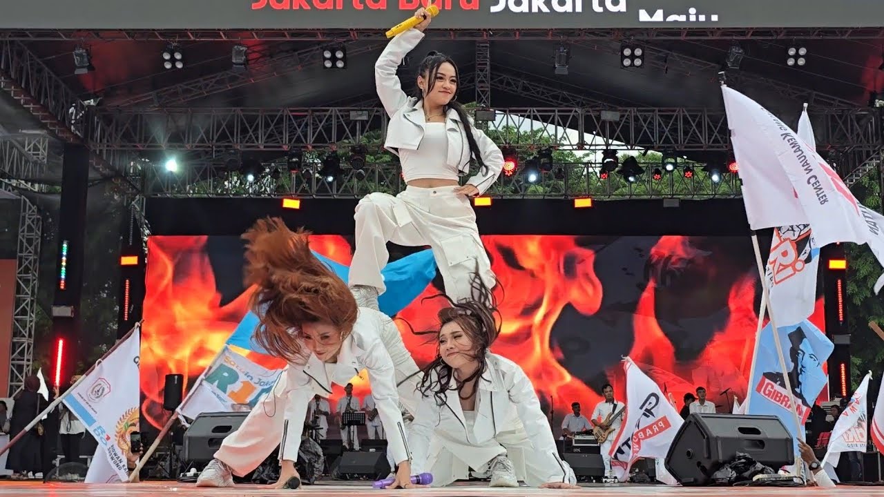 TRIO MACAN - Iwak Peyek , live at Lapangan Banteng Jakarta 23 Nov 2024