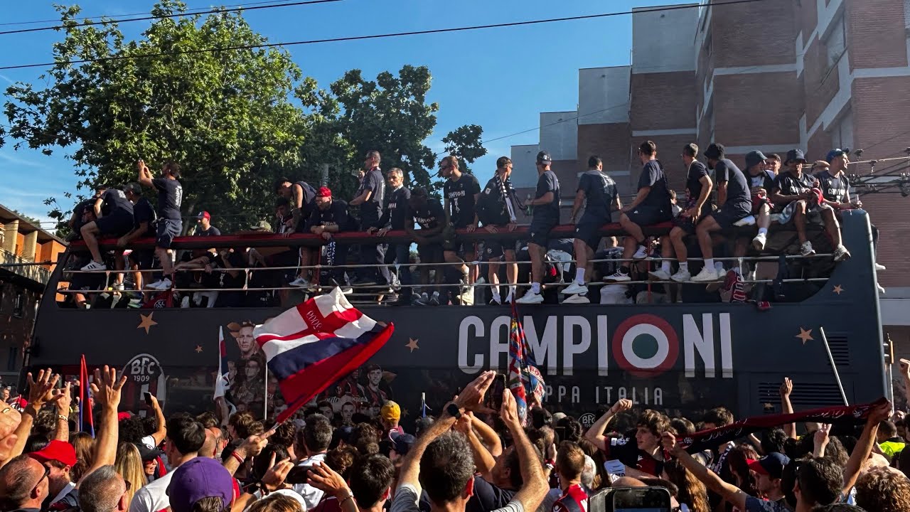 BFC PARADE PER FESTEGGIARE LA COPPA ITALIA #Bolognafc #Bologna