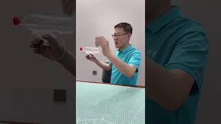 给大孙子做水枪 #物理 #趣味实验 #自制水枪 #气压