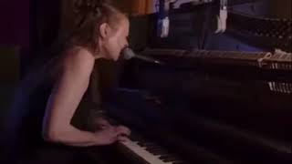 Twitter stan : Fiona Apple performing I want you to love me