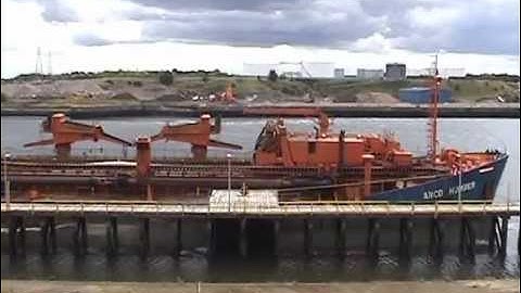 TS 2042 Radial Telescopic Ship Unloading sand @ 2000TPH from Dredging Vessel