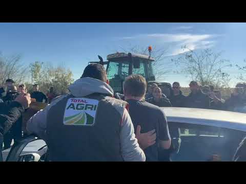 Αγρότες: Έκλεισαν και το ρεύμα προς Θεσσαλονίκη (3)