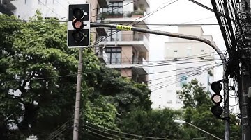 Por que os semáforos quebram com a chuva?