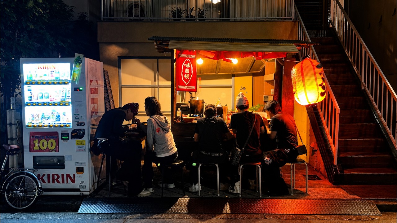 【深夜の渋谷】大都会に現れる屋台ラーメン！黙々と一杯を作り続ける店主に密着｜Japanese Street Food