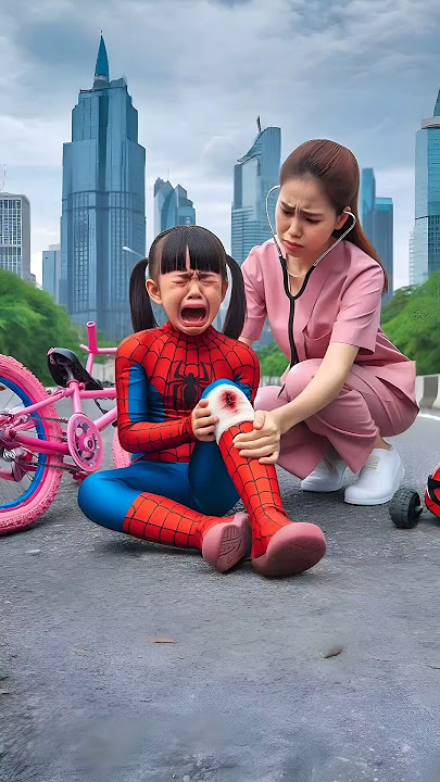 Spider-Man falls and is helped by a nurse #avengers #sirenheadhulk #spiderman #shorts