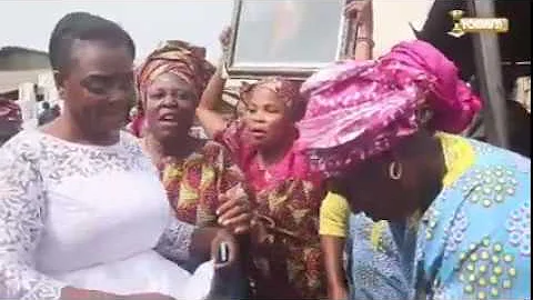 TOYOSI ADESANYA AWESOMELY GRACE HER FATHERS BURIAL CEREMONY