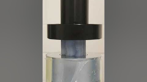 Compression test of a honeycomb madr with polyester in 3D printing.