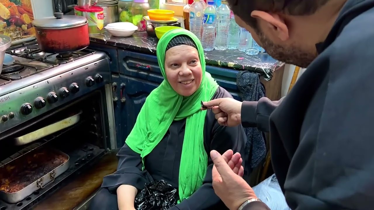 ام المصريين الاكل عندها بيعجب كل الناس الطيبين