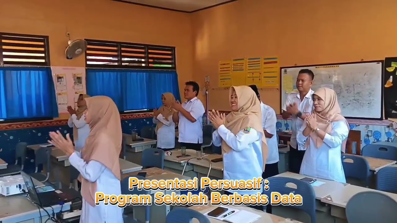 Presentasi Persuasif : Program Sekolah Berbasis Data