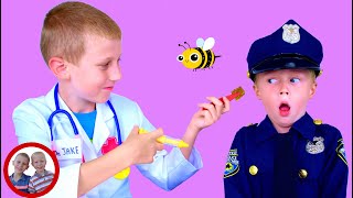 Bee in the ear! | Doctor set toys | Mike and Jake pretend play | Doctor kit  डॉक्टर सेट  العاب دكتور screenshot 2