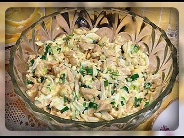 Простой и вкусный рецепт слоёного салата с маринованными кальмарами и огурцом с фото